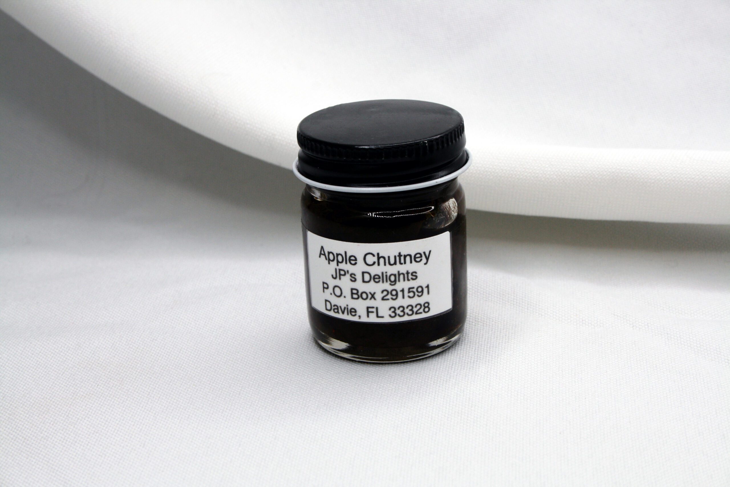1.5 oz jar of apple chutney