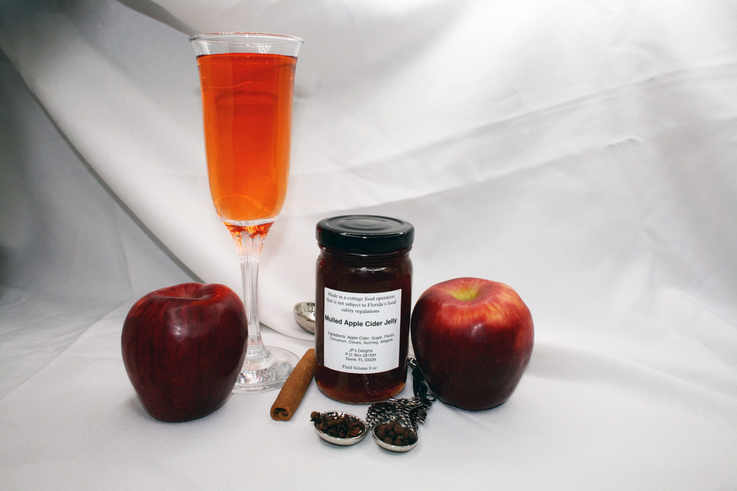 8 jar of Apple Cider Jelly surrounded by its ingredients