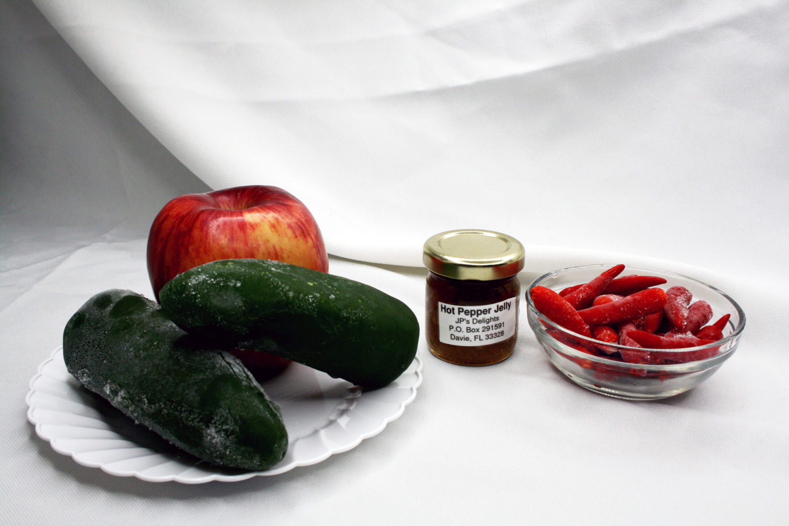 1.5 oz jar of Apple Hot Pepper Jelly surrounded by its ingredients